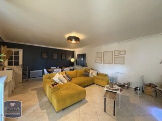  Appartement à louer 3 pièces 77 m²