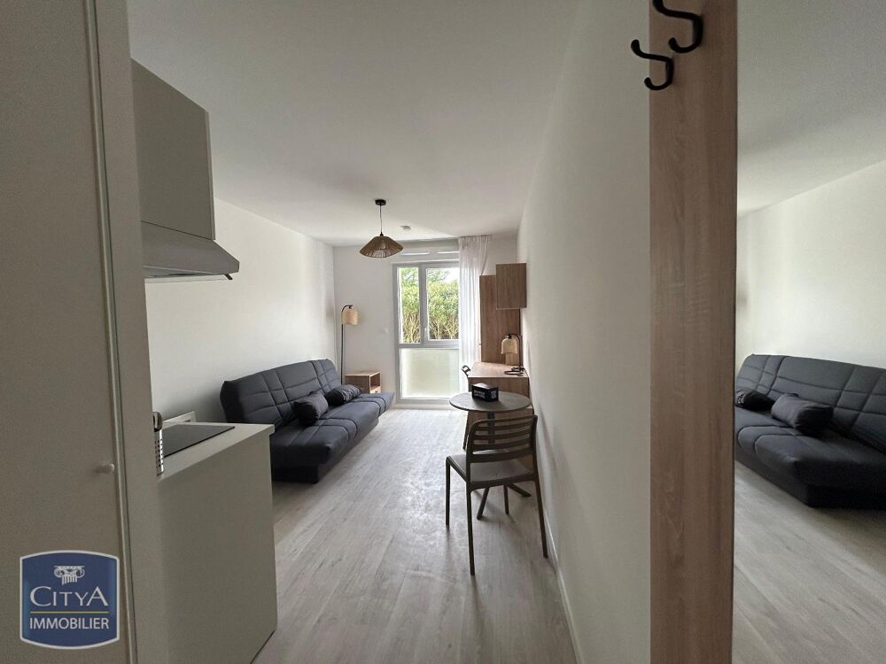 À louer, agréable studio situé au premier étage de la ré....
