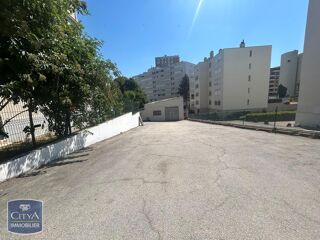  Parking / Garage à louer 