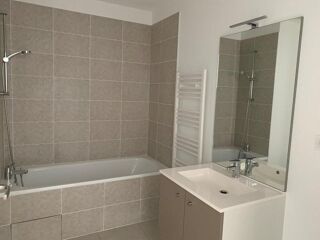  Appartement à louer 3 pièces 68 m²