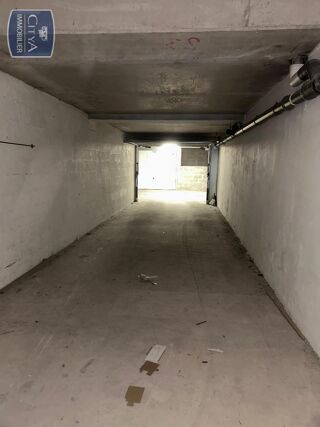  Parking / Garage à louer 30 m²