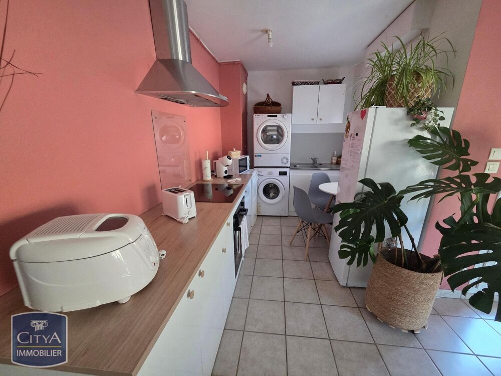 À LOUER : Appartement T3 situé à Issoire, rue de Bizalei....