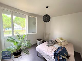  Appartement à louer 4 pièces 75 m²