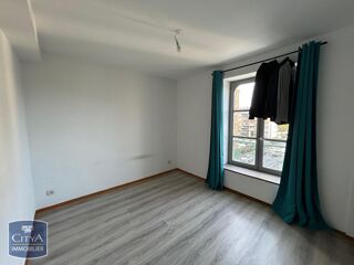  Appartement à louer 4 pièces 81 m²