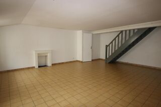  Appartement à louer 5 pièces 102 m²