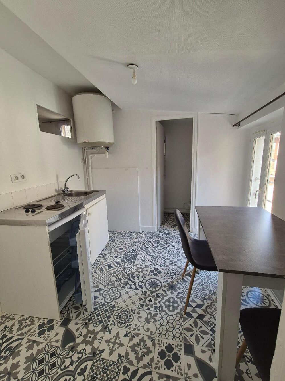 Nous vous proposons à la location un T1 entièrement meub....