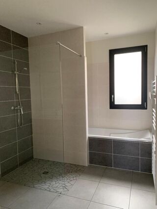 Villa  louer 4 pices 93 m
