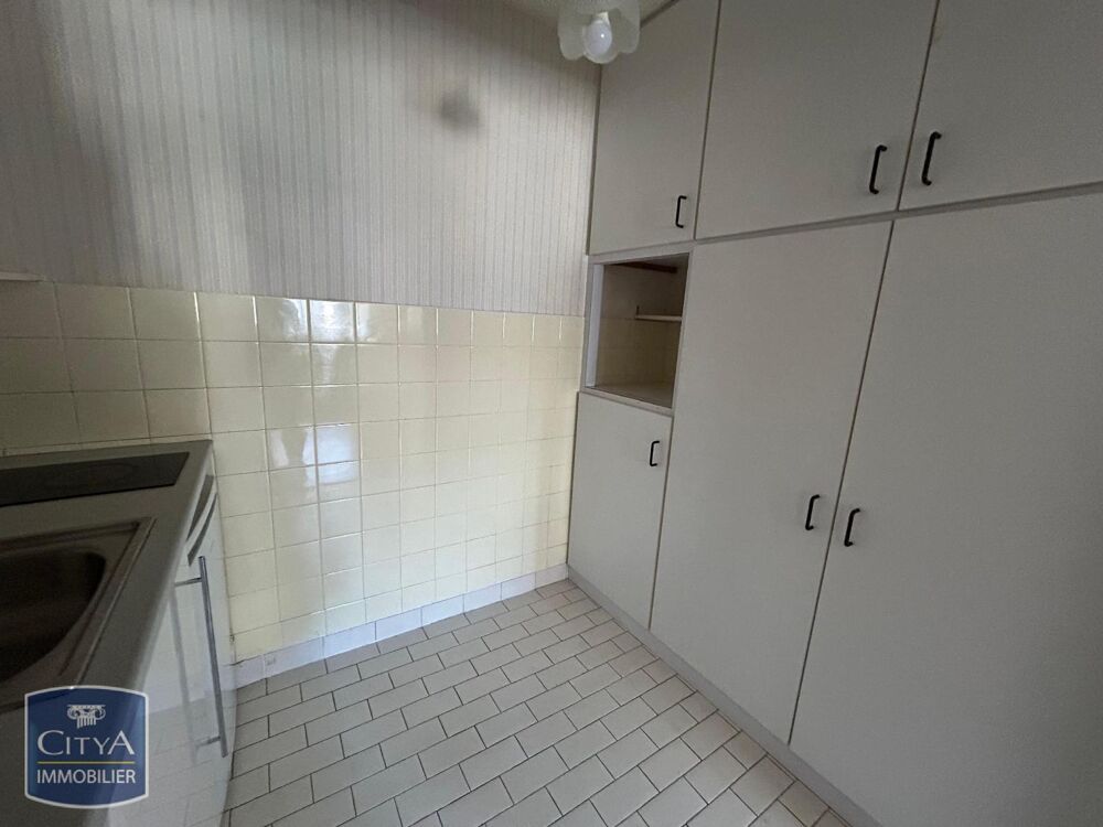 14 Juillet - À LOUER : Appartement T2 au dernier étage, ....
