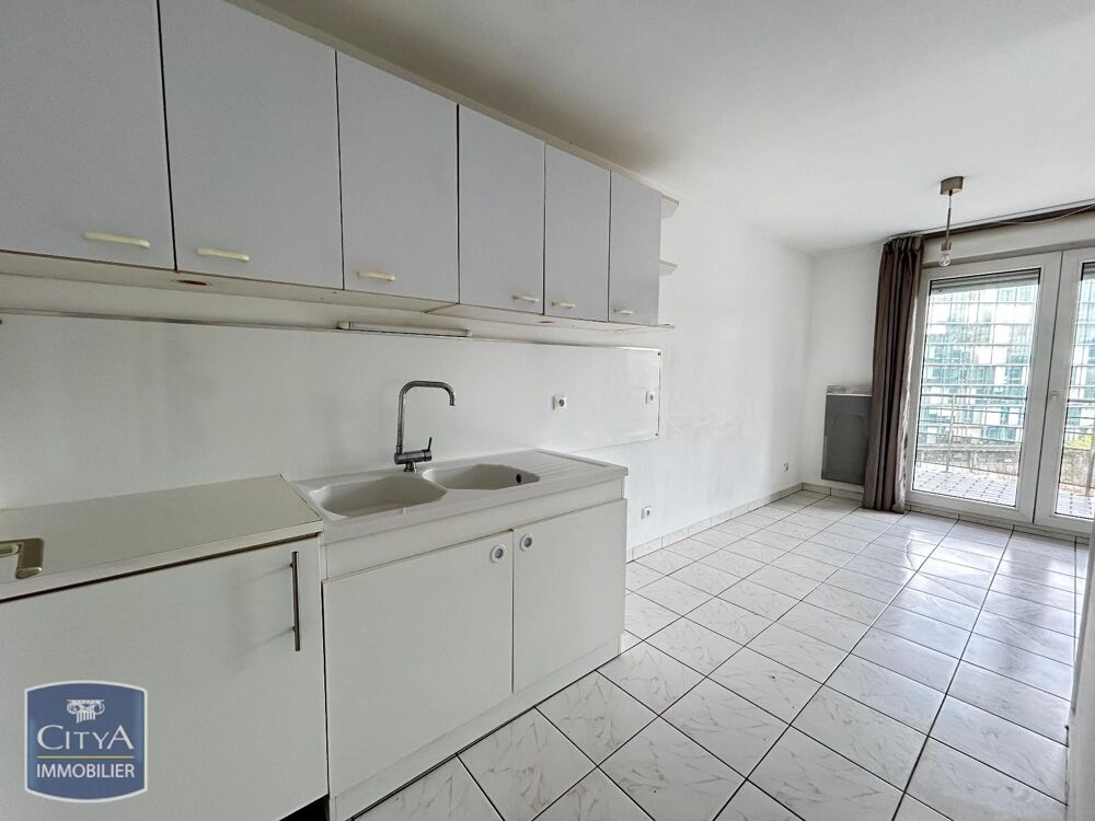 GRENOBLE proche Gare: Ce bien immobilier offre une super....