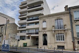  Parking / Garage à louer 10 m²