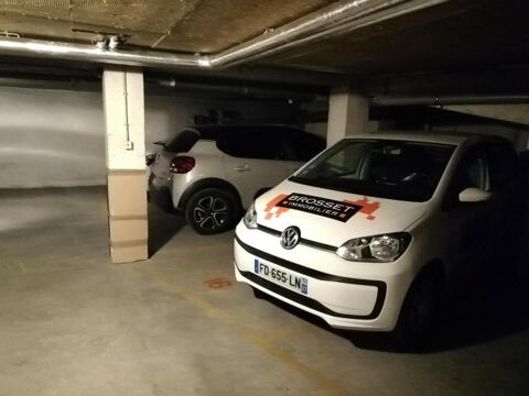  Parking / Garage  louer 