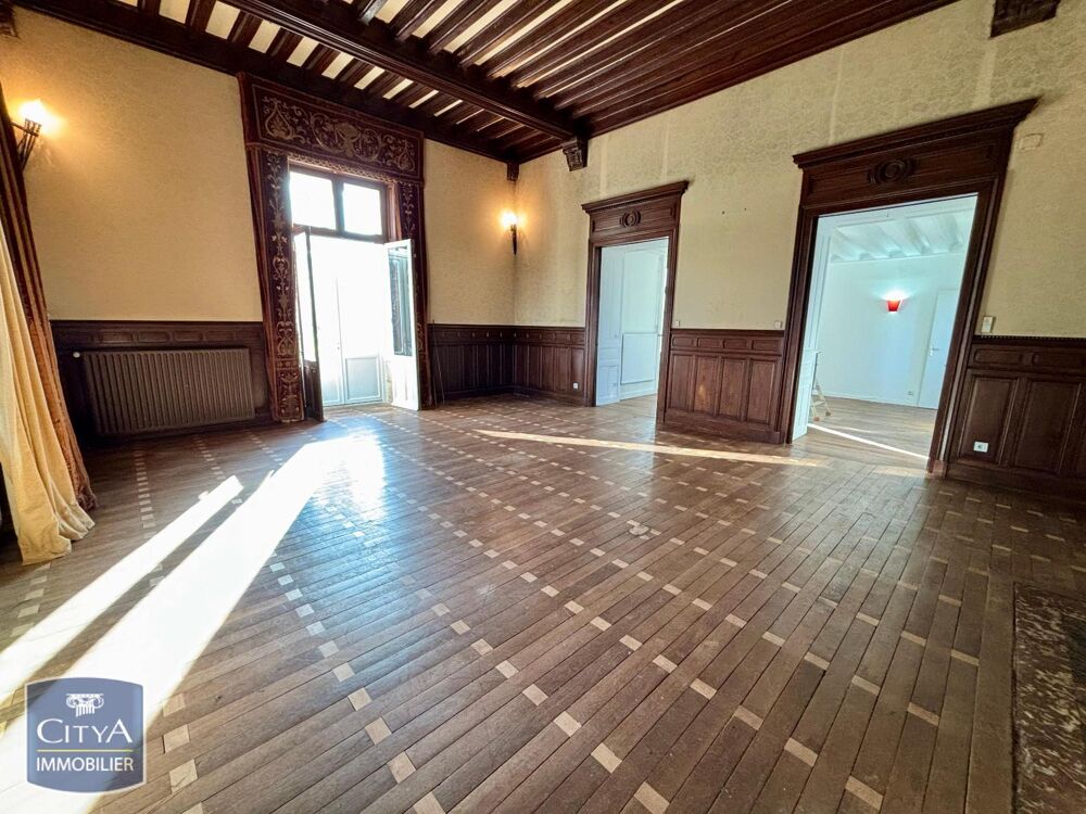 À LOUER : Charmante maison T6 située dans le paisible vi....