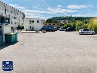  Parking / Garage à louer 