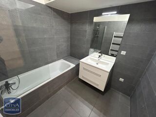  Appartement à louer 3 pièces 72 m²