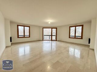  Appartement à louer 4 pièces 132 m²