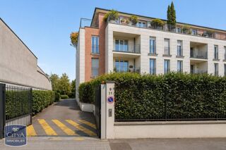  Parking / Garage à louer 
