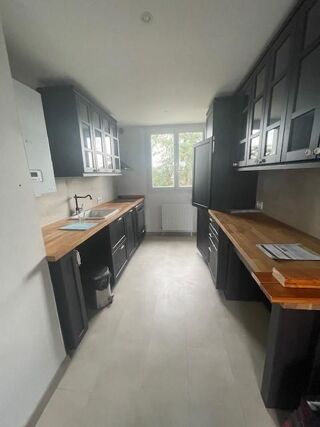  Appartement à louer 3 pièces 65 m²