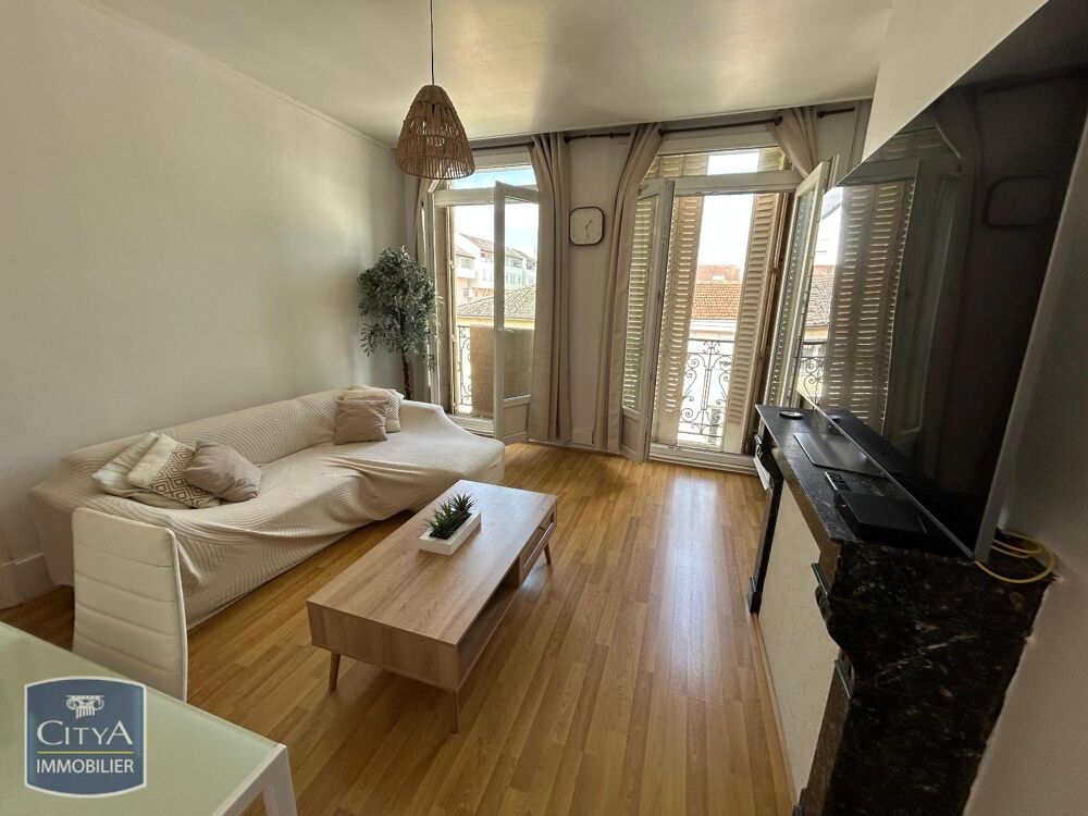 À LOUER PLEIN CENTRE VILLE: Appartement T3 situé à Châlo....