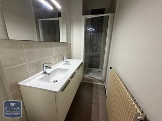  Appartement à louer 2 pièces 65 m²