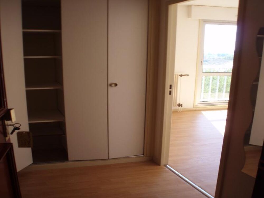 UNE RESIDENCE AGREABLE... Studio situé au CLOS LACRETELL....