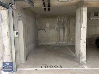  Parking / Garage à louer 