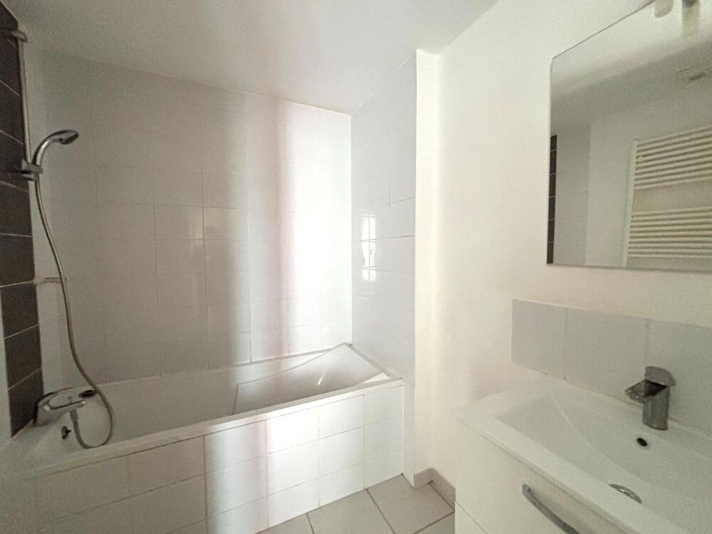 location Appartement - 3 pièce(s) - 74 m² Sochaux (25600)