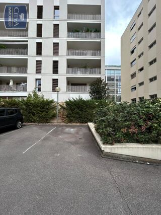  Parking / Garage à louer 