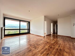  Appartement à louer 4 pièces 77 m²