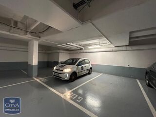  Parking / Garage à louer 