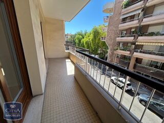  Appartement à louer 3 pièces 70 m²