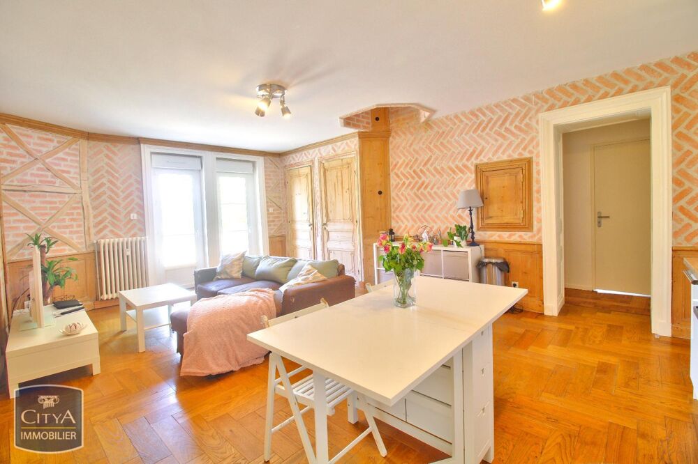 EXCLUSIVITÉ - GRAND APPARTEMENT 4 PIÈCES À louer : à ST ....