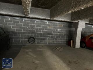  Parking / Garage à louer 