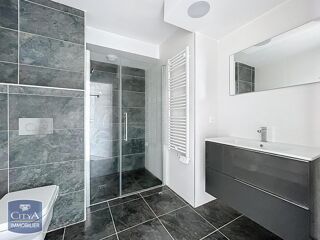  Appartement à louer 3 pièces 68 m²