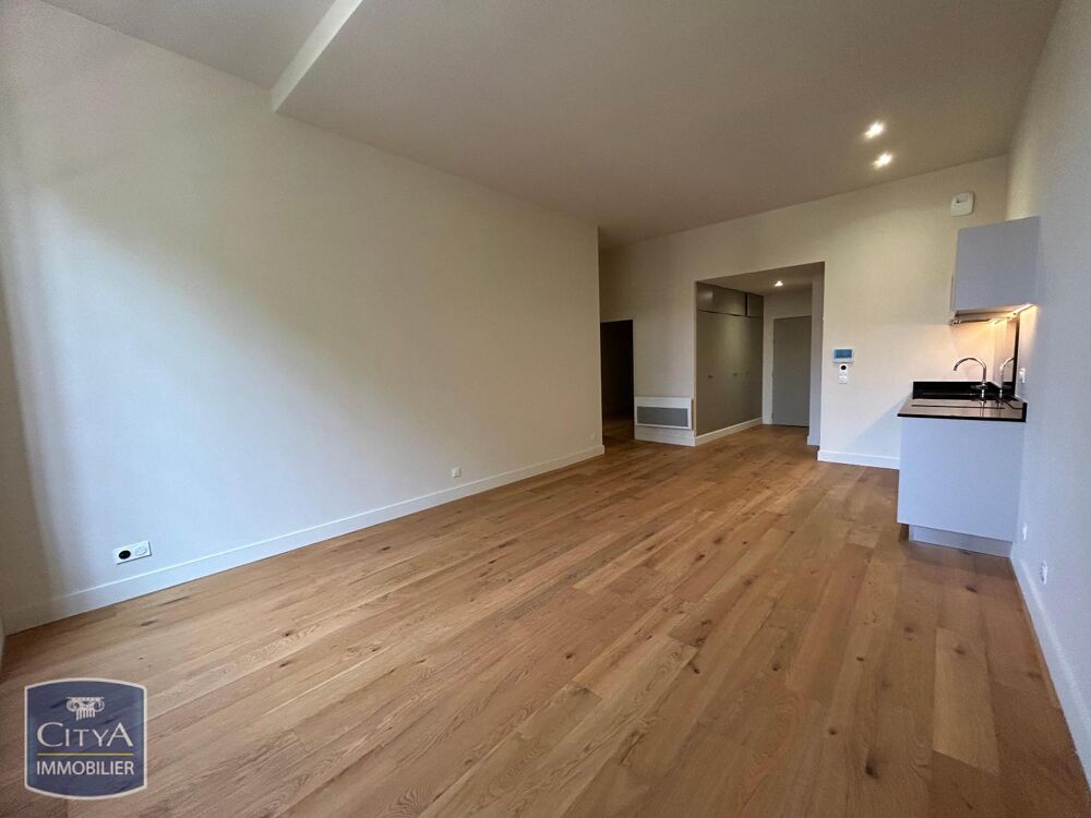 "Rénovation Monument Historique" À LOUER : Appartement T....