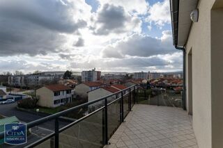  Appartement à louer 4 pièces 104 m²