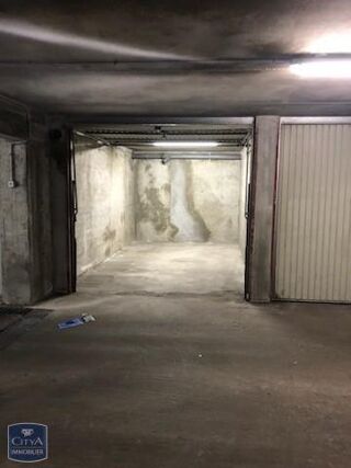  Parking / Garage à louer 15 m²