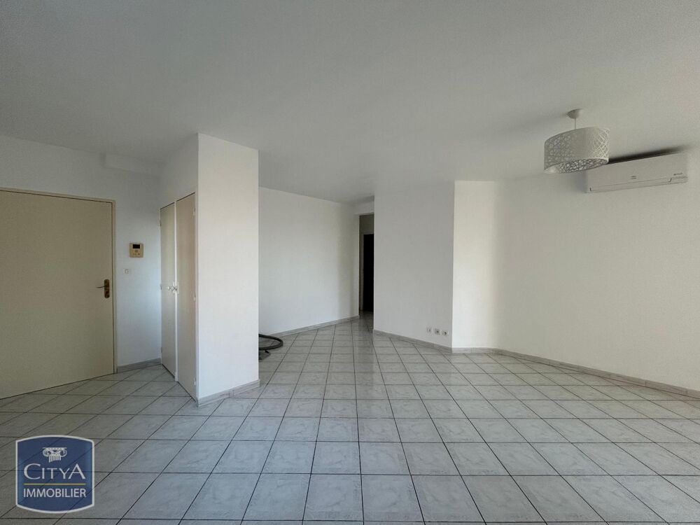 À LOUER : Appartement T2 à Carpentras, situé dans une ré....