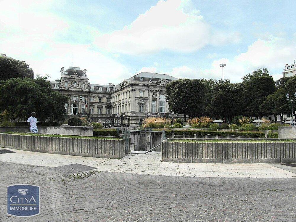 À LOUER : Appartement T1 situé à Lille, au troisième éta....