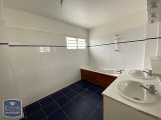  Appartement à louer 5 pièces 129 m²