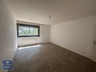  Appartement à louer 3 pièces 65 m²