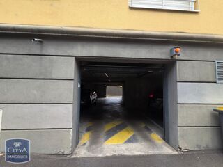  Parking / Garage à louer 