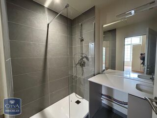  Appartement à louer 4 pièces 82 m²