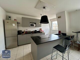  Appartement à louer 4 pièces 100 m²