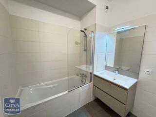  Appartement à louer 3 pièces 64 m²
