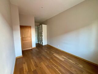  Appartement à louer 3 pièces 86 m²