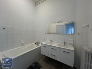  Appartement à louer 3 pièces 83 m²