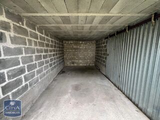  Parking / Garage à louer 