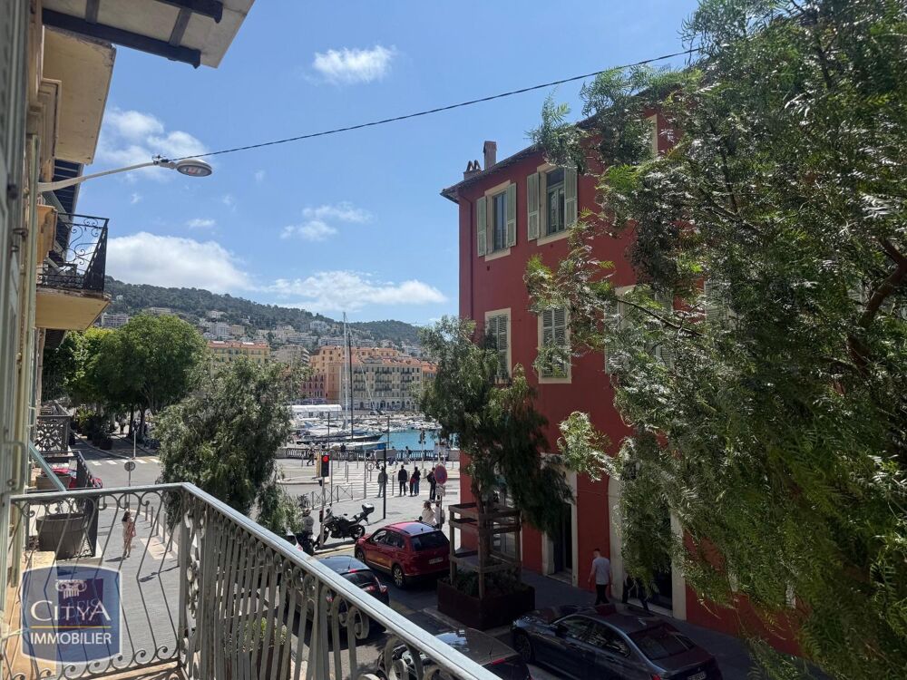 Le Port - À LOUER : Appartement rénové T4 situé dans le ....