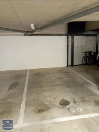  Parking / Garage  louer 