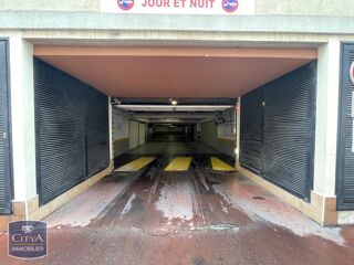  Parking / Garage à louer 